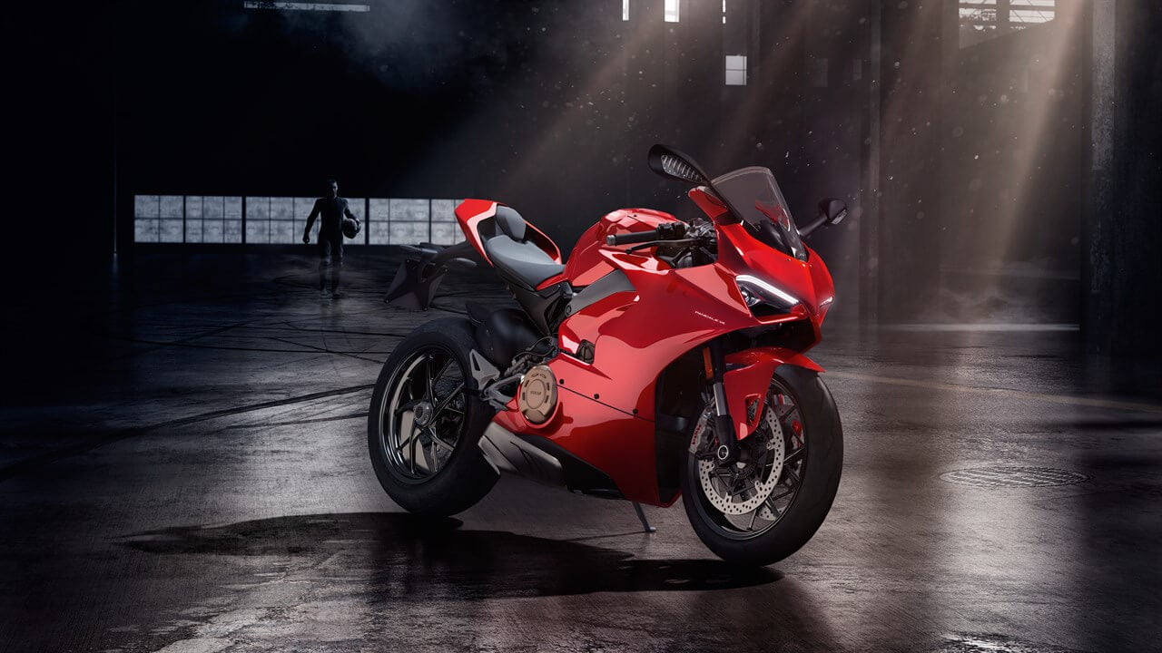 Kolmas kerta toden sanoi: Ride 3 tarjoaa parannusta edeltäjistään Kolmas kerta toden sanoi: Ride 3 tarjoaa parannusta edeltäjistään Ride 3 on samannimisen pelisarjan kolmas versio, jossa kilpaillaan vauhdikkaasti kaksipyöräisillä moottoriajoneuvoilla. Italialaisen Milestonen käsialaa oleva Ride 3 on ottanut hienoja kehitysaskeleita edeltäjistään. Vaikka pelin idea on edelleen sama, on kolmas versio ottanut hienoja kehitysaskeleita pelin kakkoversiosta. Ride 3 –pelin tärkein yksittäinen edistysaskel on moottoripyörien tuunaaminen, jota voi harjoittaa maalipintoja vaihtamalla. Pelaajille tarjotaan siis mahdollisuus suunnitella omia kuosejaan ja idea mukailee Gran Turismon ja Forzan kaltaisia pelejä. Uudistuksia voi nähdä kolmososassa myös parannetuilla grafiikoilla, joka on Unreal-pelimoottorin ansiosta. Myös äänellistä maailmaa on kehitetty ja prätkät päräyttelevät ilmaan yhä komeampia ääniä. Ajoavuista on tehty aiempia laajempia ja nykyään esimerkiksi keulimisapua voi porrastaa. Yksityiskohtia reaalimaailmasta on otettu droneilla, joilla on skannattu oikean maailman kilparatoja. Tekoälyä on osattu hyödyntää mallikkaasti ja pelin fysiikka on koodattu alusta alkaen uusiksi. Ride 3 tuo siis mukavaa vaihtelua autoilupelaamisesta kiinnostuneelle. Jos pelaajaa kiinnostaa erilaiset nettipelit, kannattaa niihin tutustua erilaisilta kasinosivustoilta. Realismilla on hintansa Ride 3 –pelin selkeä tavoite on tarjota mahdollisimman realistista tunnetta ajoradoilta, mutta kunnianhimoinen tavoite tuo mukanaan valitettavasti mutkia matkaan. Peliin kiinni pääsemin on alussa hieman hankalaa, mikä voi jopa turhauttaa aloittelevaa pelaajaa. Ajoavujen ansiosta pelaaminen pysyy kuitenkin mielekkäänä, vaikkei niitä tahtoisi aina käyttää. Ajaminen on helpottunut hieman, mutta parantamisen varaa olisi silti. Ohjaimella pelaaminen tuo omat haasteensa ja ajoavut on pidettävä huipussaan pelin aloittaessa. Ajoapuja on hyvä poistaa osa kerrallaan, sillä hallinta vie paljon totuteltavaa. Prätkän käänteleminen ei suju yhtä vikkelästi kuin GTA:ssa ja jarruissakin on pientä viivettä. Ajotuntumaan alkaa kuitenkin tottua harjoituksen kautta ja parin päivän harjoittelun jälkeen homma alkaa vihdoin sujua. Ride 3 muuttuu sen jälkeen ihan mukavaksi, mutta pelaajan kannattaa muistaa, että alku saattaa olla kankeaa ja se vaatii kärsivällisyyttä. Yritys hyvä kymmenen Parannusta on kuitenkin yritetty tosissaan tehdä ja vaikutteita on varmasti yritetty hakea esimerkiksi Forzan kaltaisista ajopeleistä. Uudistus on havaittavissa jo alkuvalikoista ja latauskuvista. Pelihahmoja voi Ride 3:ssa tuunata ja niille voi valita nimi, kasvot, vaatteet ja kansallisuus. Pelin vaatekaappi näyttää olevan suhteellisen laaja ja kuteita voi valita muun muassa arkisempaan ympäristöön ja eri prätkälajeihin sopivaksi. Tämä ominaisuus on kuitenkin pelkkää pintaa, koska vaatteista ei ole hyötyä itse ajossa. Näin ollen pelaajan kannattaa keskittyä enemmän prätkien muokkaamiseen tai uusien hankkimiseen. Ride 3:ssa kannattaa siis keskittyä moottoripyörien muokkaamiseen ja niitä onkin tarjolla pelissä mukava määrä. Yhteensä niitä on 230 kappaletta ja niitä löytyy seitsemässä eri kategoriassa. Mukaan on mahtunut sekä klassisempia malleja että uusimpia Ninjoja. Valikoima on siis loistava. Kaikkea voi tuunailla ja kustomoida, osat ovat vaihtokelpoisia ja pinnalle voi valita lempivärinsä. Koko prosessi on toteutettu hienosti selkeästi ja sitä on helppo seurata. Suomen Imatra maailmankartalle Suomalaisille mukava uutinen on, että Ride 3:sen laajentunut ratavalikoima yllättää toden teolla: yksi kaupunkirata sijoittuu Suomen Imatraan! Rata ei kauneudella komeile, mutta paikalliset tunnistavat taatusti oman kotikontunsa rakennuksia ja tienpätkiä. Tämä on hauska yksityiskohta erityisesti suomalaisille pelaajille ja mielenkiintoista olisi kuulla, miksi nimenomaan Imatra on päätynyt tähän valikoimaan. Muutoin Ride 3:sen ratavalikoima on melko lailla aikaisempien versioidensa kaltainen ja siinä on sekoitus oikeita moottoriratoja ja kuvitteellisia. Se sisältää myös kuvitteellisia maantienpätkiä, joissa on käytetty mielikuvitusta oikeiden paikkojen innoittamana, kun valikoimasta löytyy esimerkiksi Teneriffa ja Kalifornian rannikko.