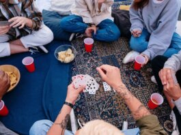 Viisi hauskinta korttipeliä Viisi hauskinta korttipeliä