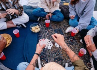 Viisi hauskinta korttipeliä Viisi hauskinta korttipeliä